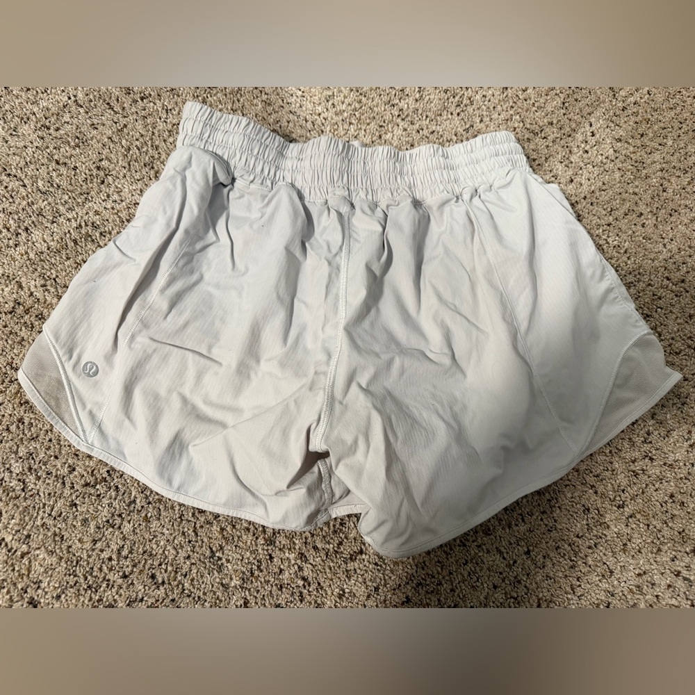 Lululemon Light Weight High Rise Relaxed Hotty Hot Lined Shorts Size 8